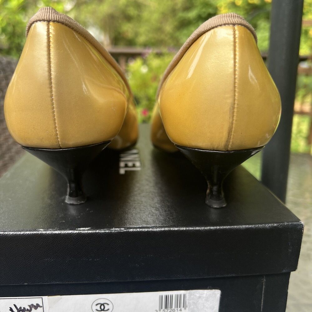 Vintage 1990s Chanel Patent Leather Cap-Toe Kitten Heels Gold Black  41 - Picture 4 of 16